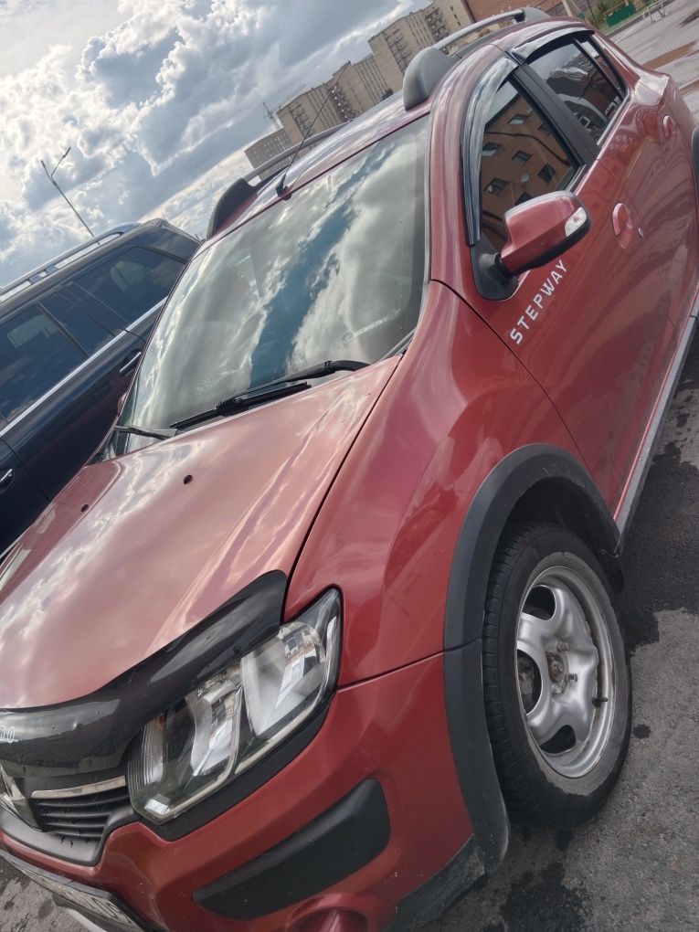 Автомобиль Рено Сандеро Степвей