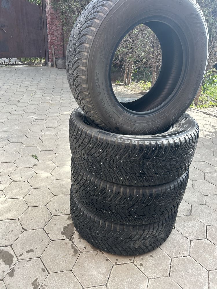Продаю зимнию резину 285/60/R18