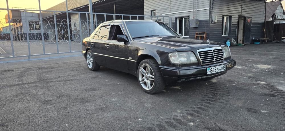 Mercedes-Benz W124