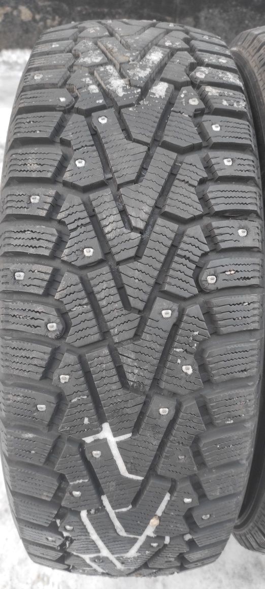 Комплект шин 225/60/18 pirelli.