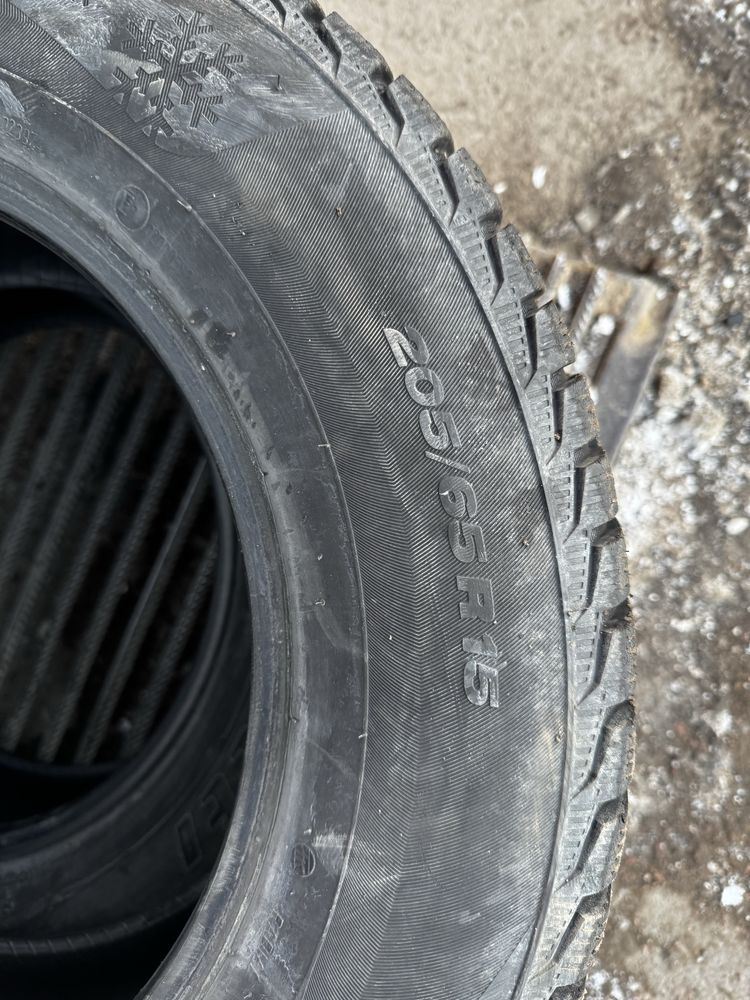 Продам зимнюю резину 205/65/R15