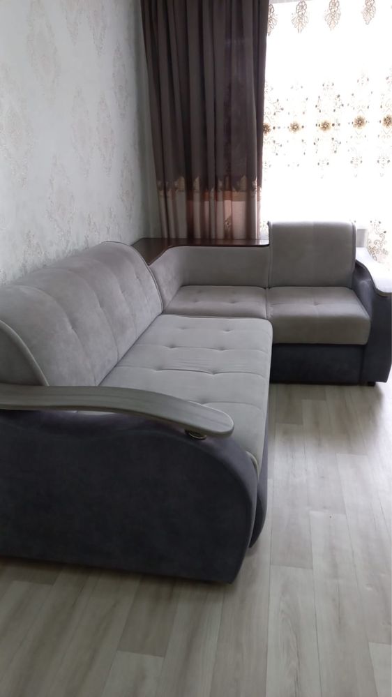 Продам диван для гостинной