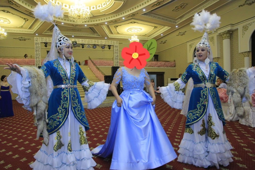 Вечерние платья . Узату
