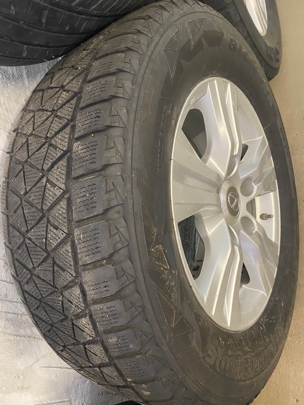Шина BLIZZAK 285/60/R18