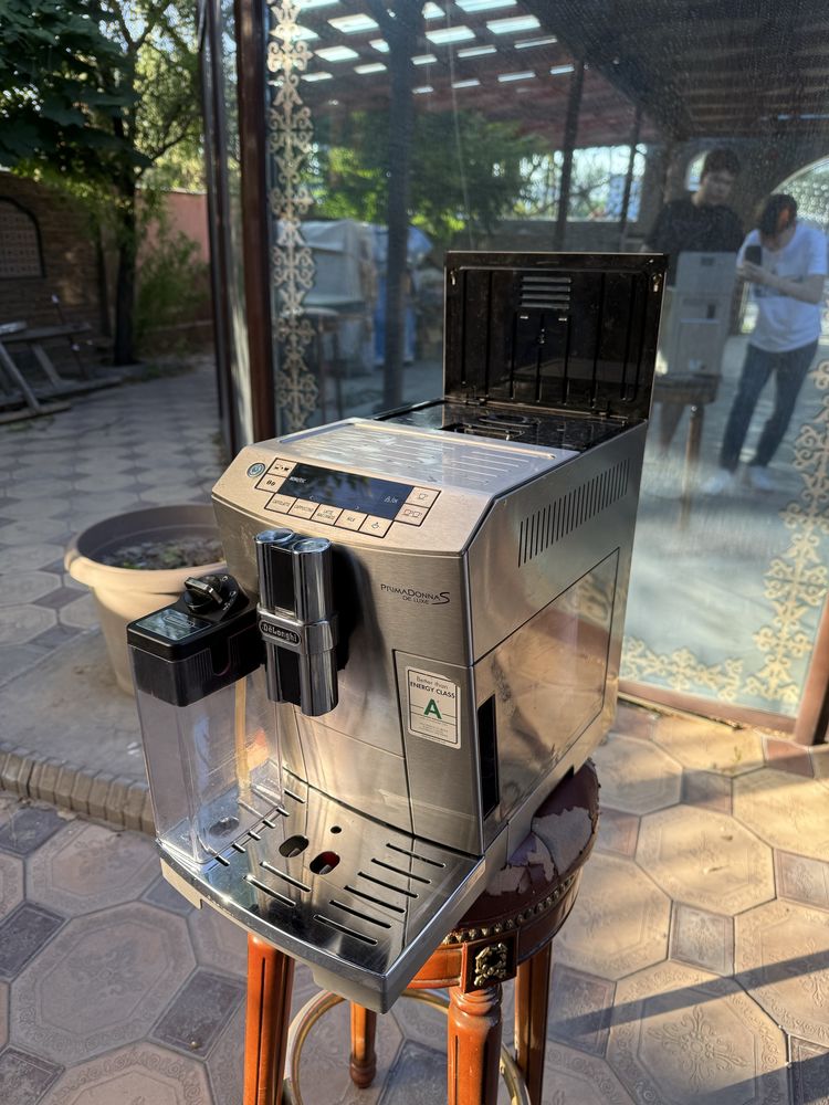«DeLonghi» кофе машина