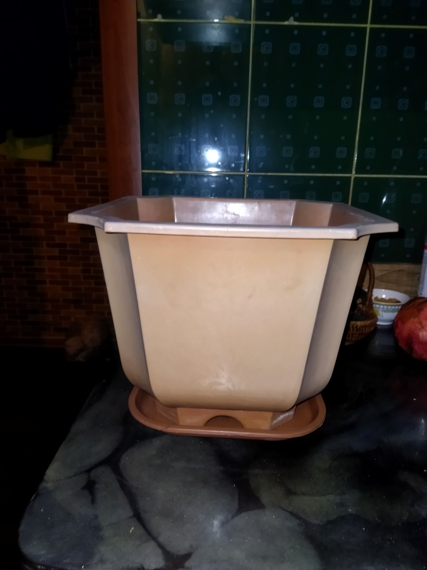 Продам большие цветочные горшки