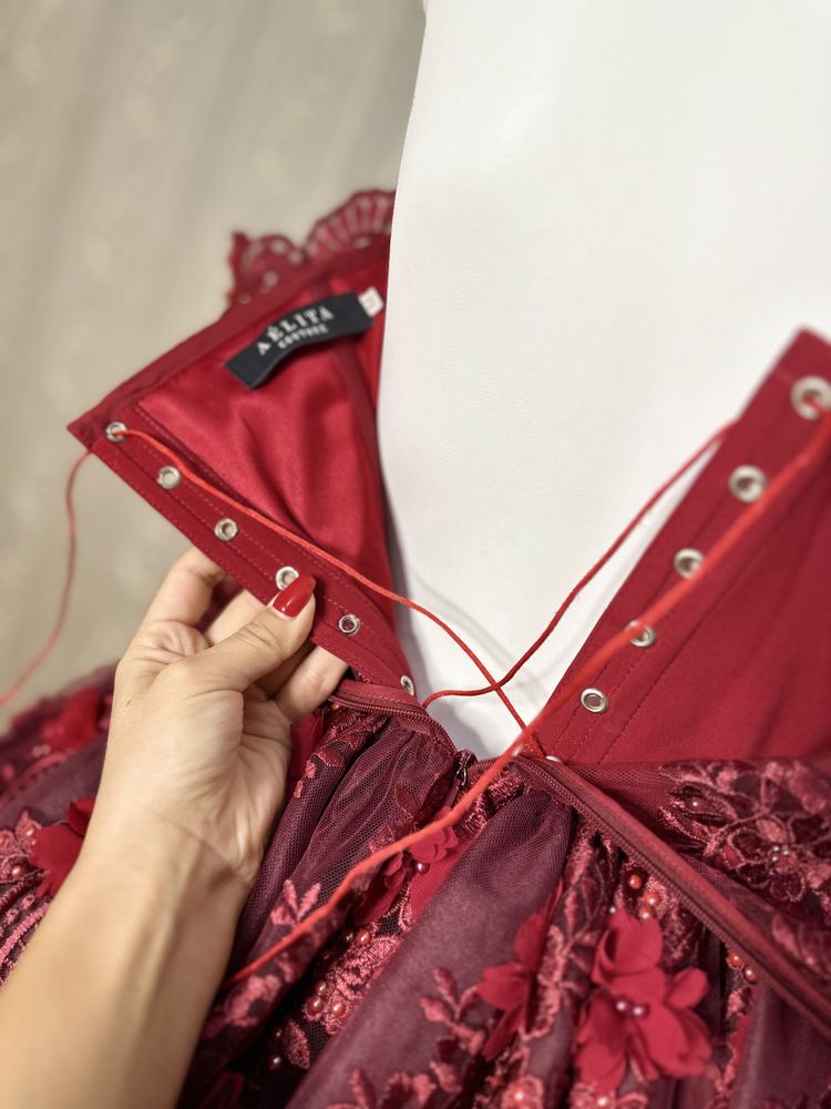 Продам шикарное , эксклюзивное платье от: Aelita Couture