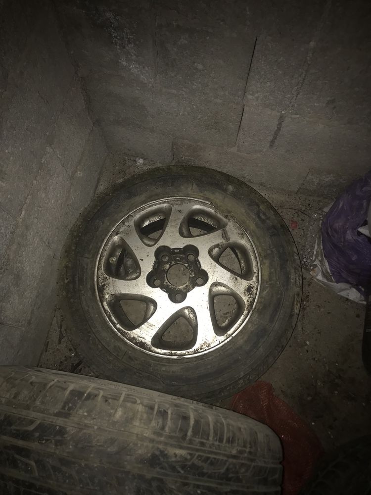 Колёси на тойото разние ест шини 16.17,14,15,