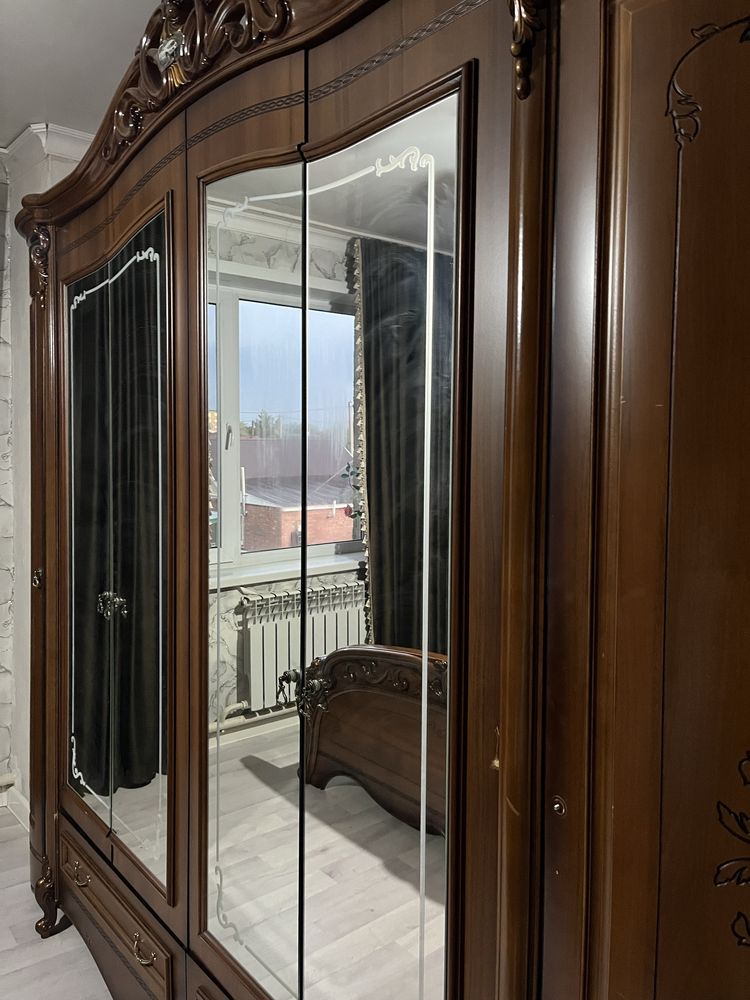 Продается спальный гарнитур