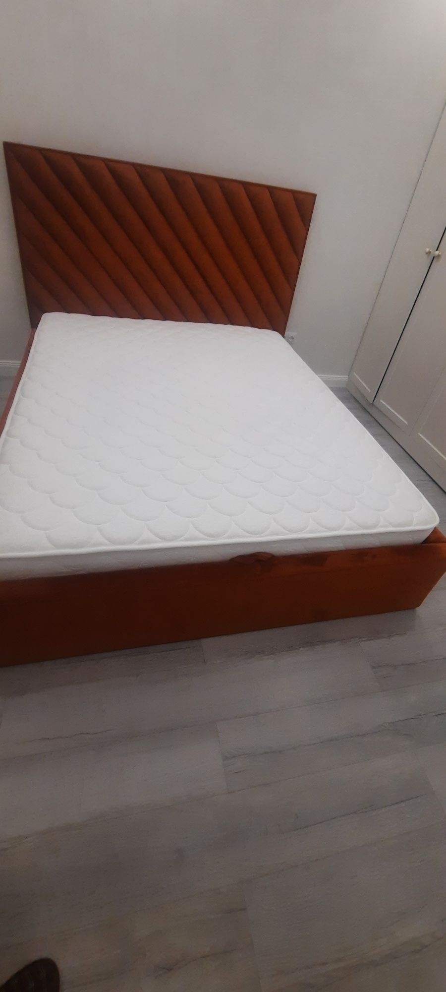 Двуспальный кровать 1,6×2,0