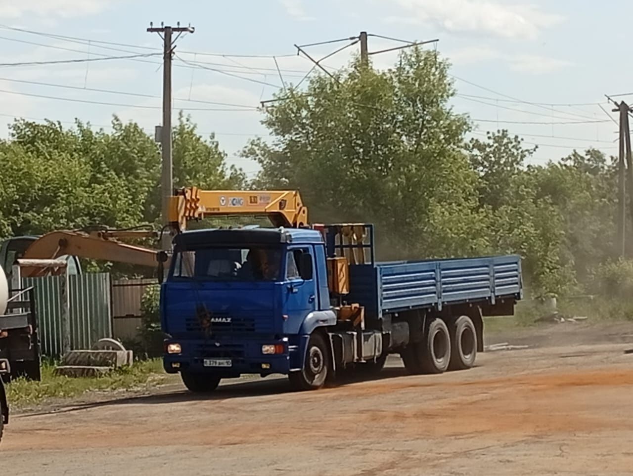 Услуги спецтехники и промышленного дизель генератора