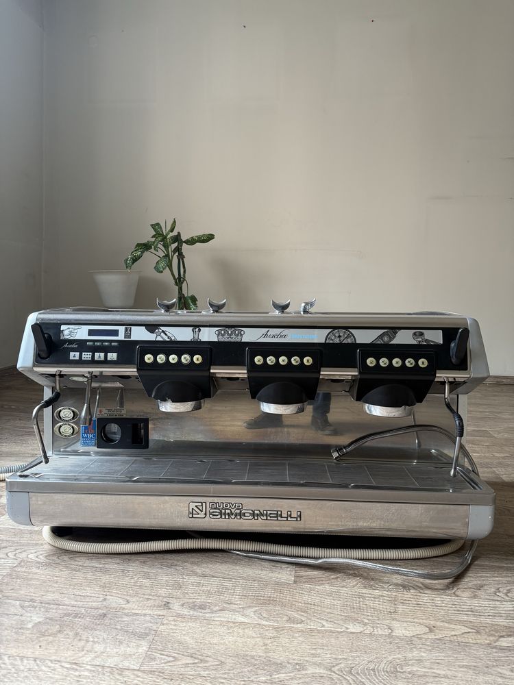 Кофемашина Nuova Simonelli Aurelia 3 GR