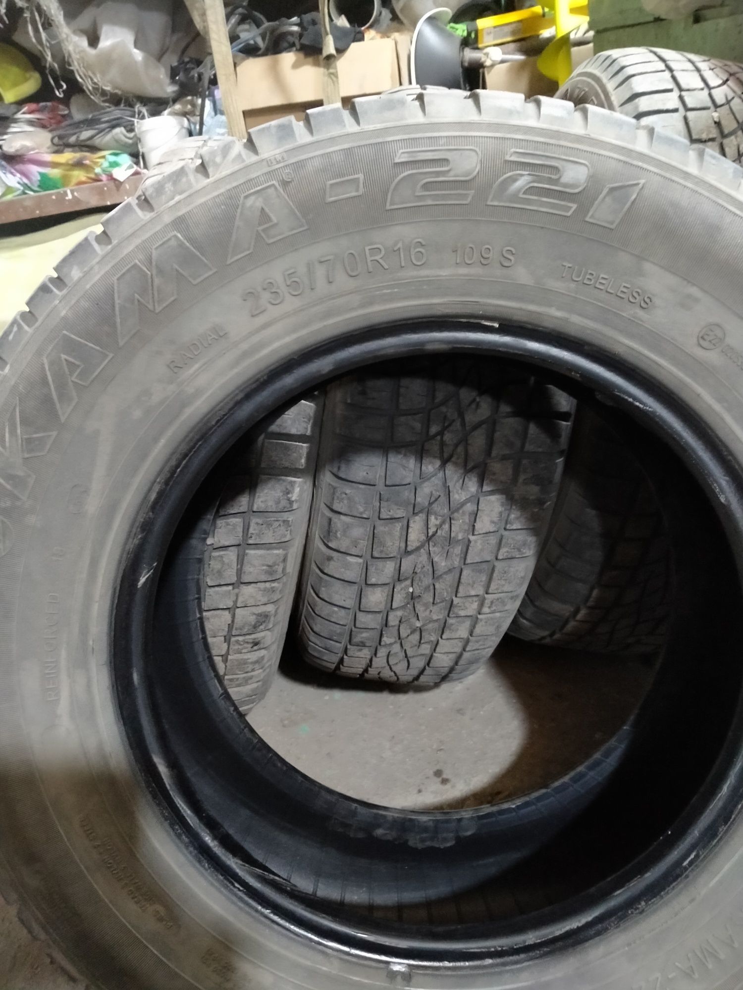 Продаю Б/у резину летняя 235/70/16