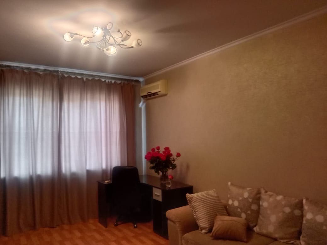 Продам мебель диван, люстру, стол и шкафы
