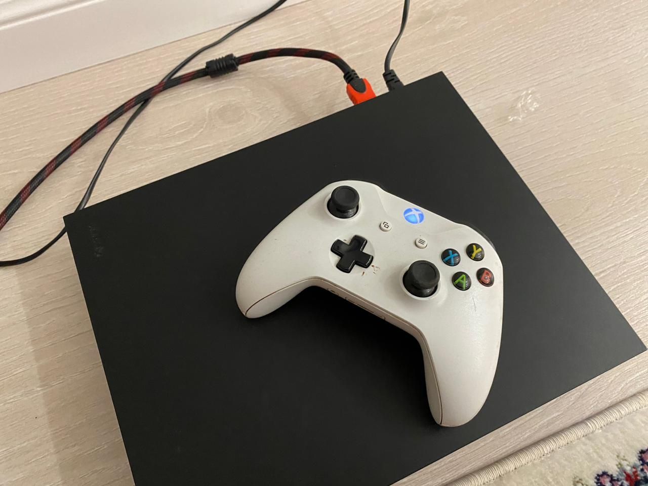 Продам Xbox One X 1tb