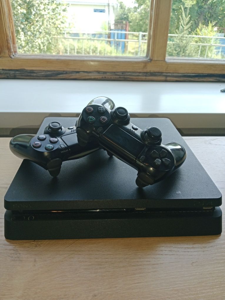 Playstation 4 slim