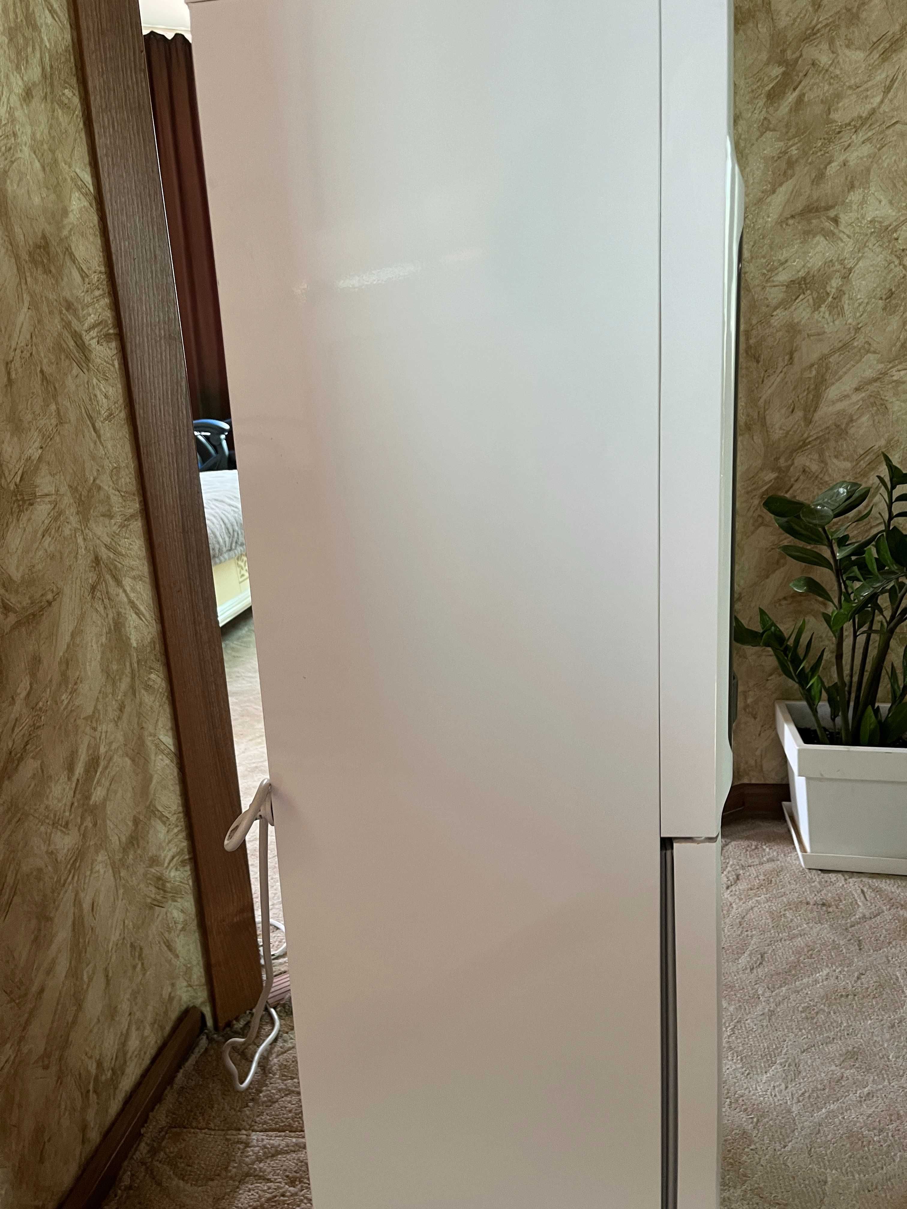 Кулер для воды Midea MK‑40E  охлаждение + горячая вода, тихий