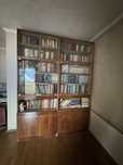 Книжный шкаф в хорошем состоянии