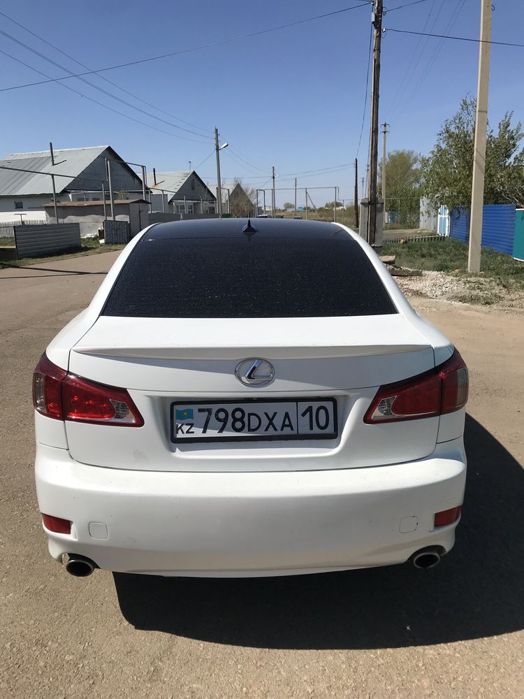 Lexus IS 250.