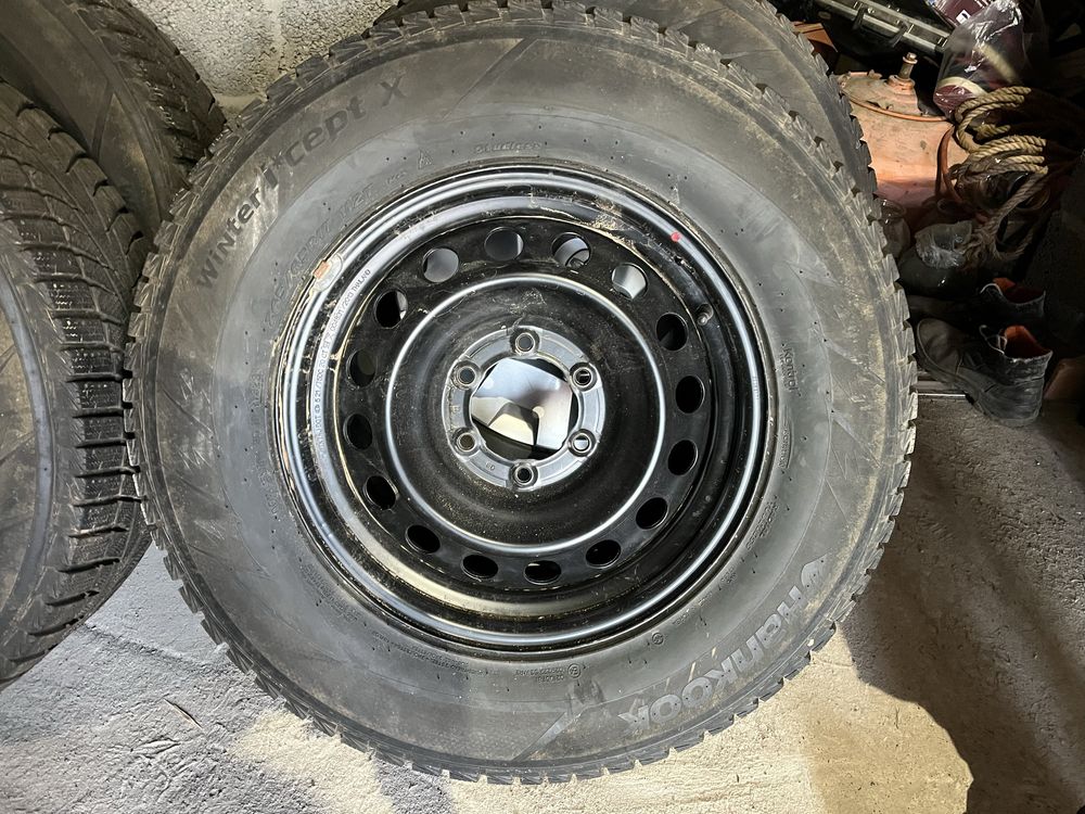 Комплект шин Toyota hilux всесезонка