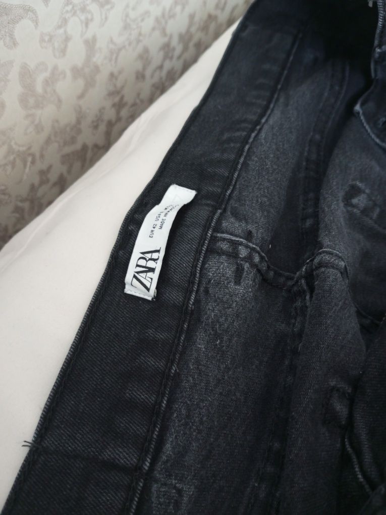 Джинсы zara мужские,черные