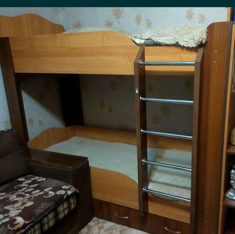 Двухъярусная кровать с ящиками внизу. СРОЧНО! Классная