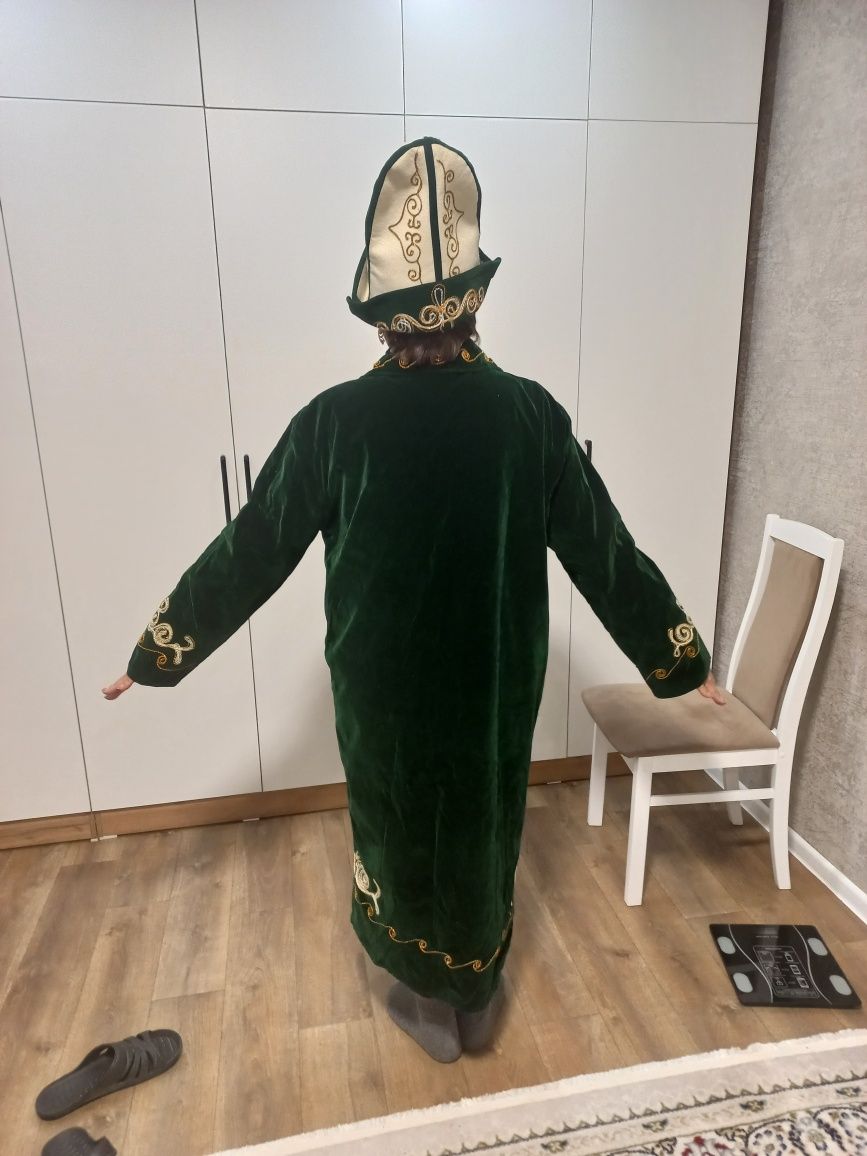Продам шапан с головным убором