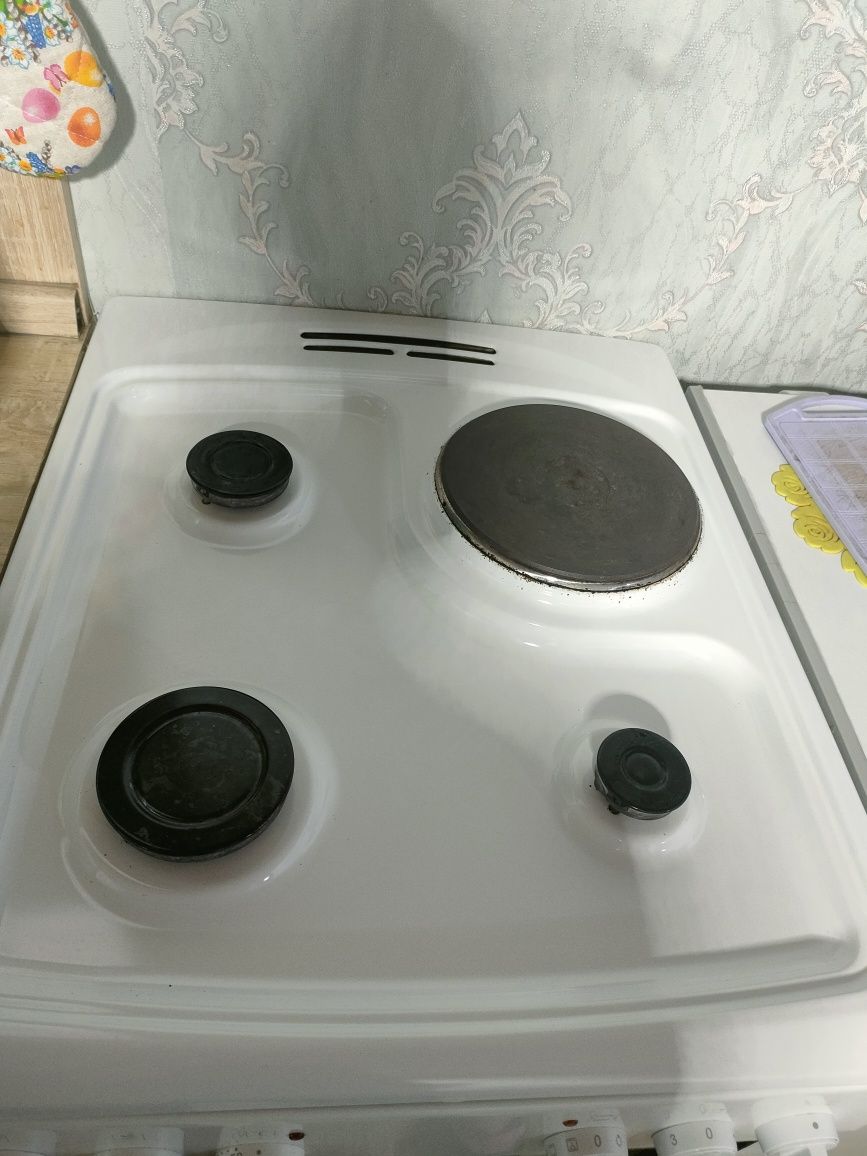 Продам газ плиту.