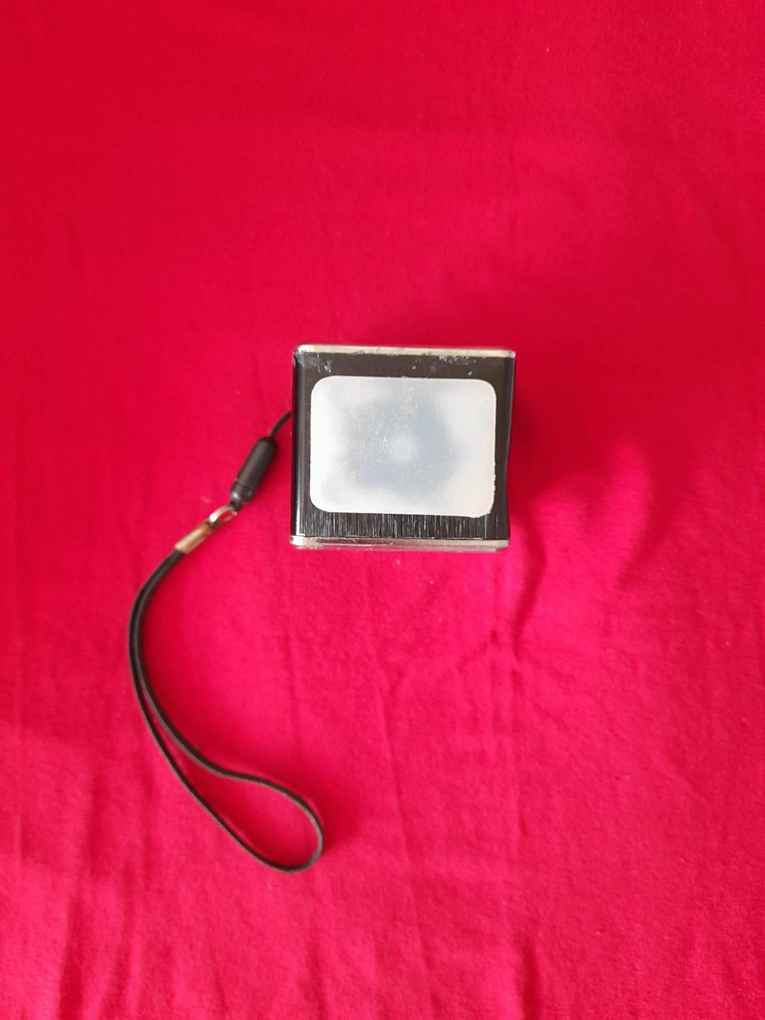 Срочно. USB/TFMP3 HI- FI SPEAKER. Работает 1шт