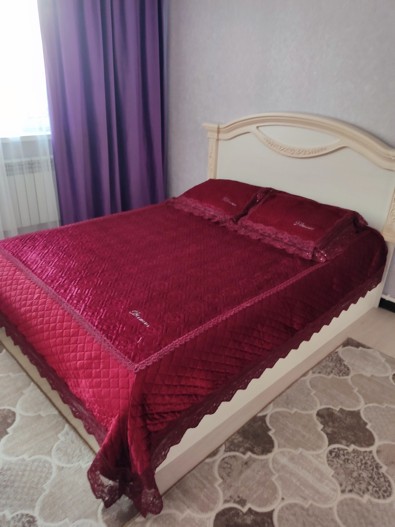 насыщенный красивый двух спальный пакрывло