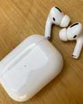 Продам airpods pro with lightning белый