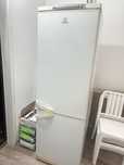 Продам Рабочий холодильник Indesit