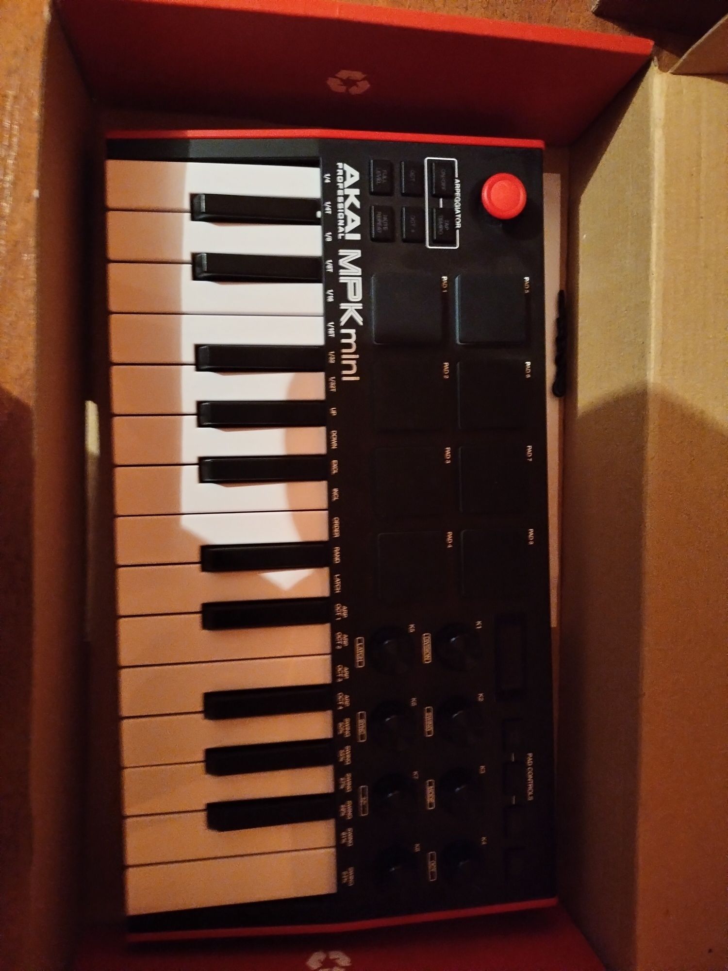Миди клавиатура Akai MPC mini муз инструмент