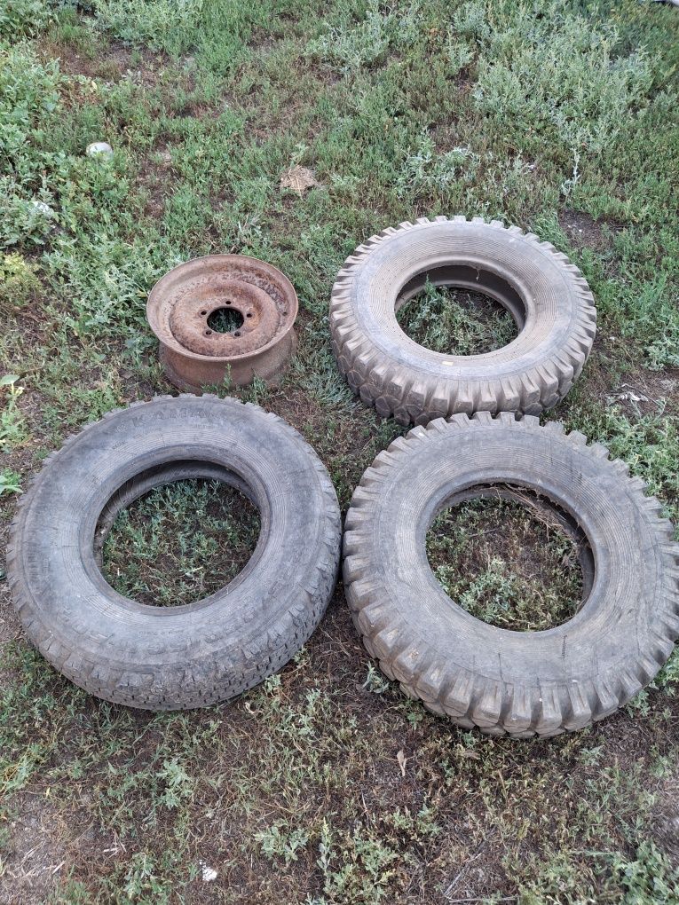 Продам шины на Уаз