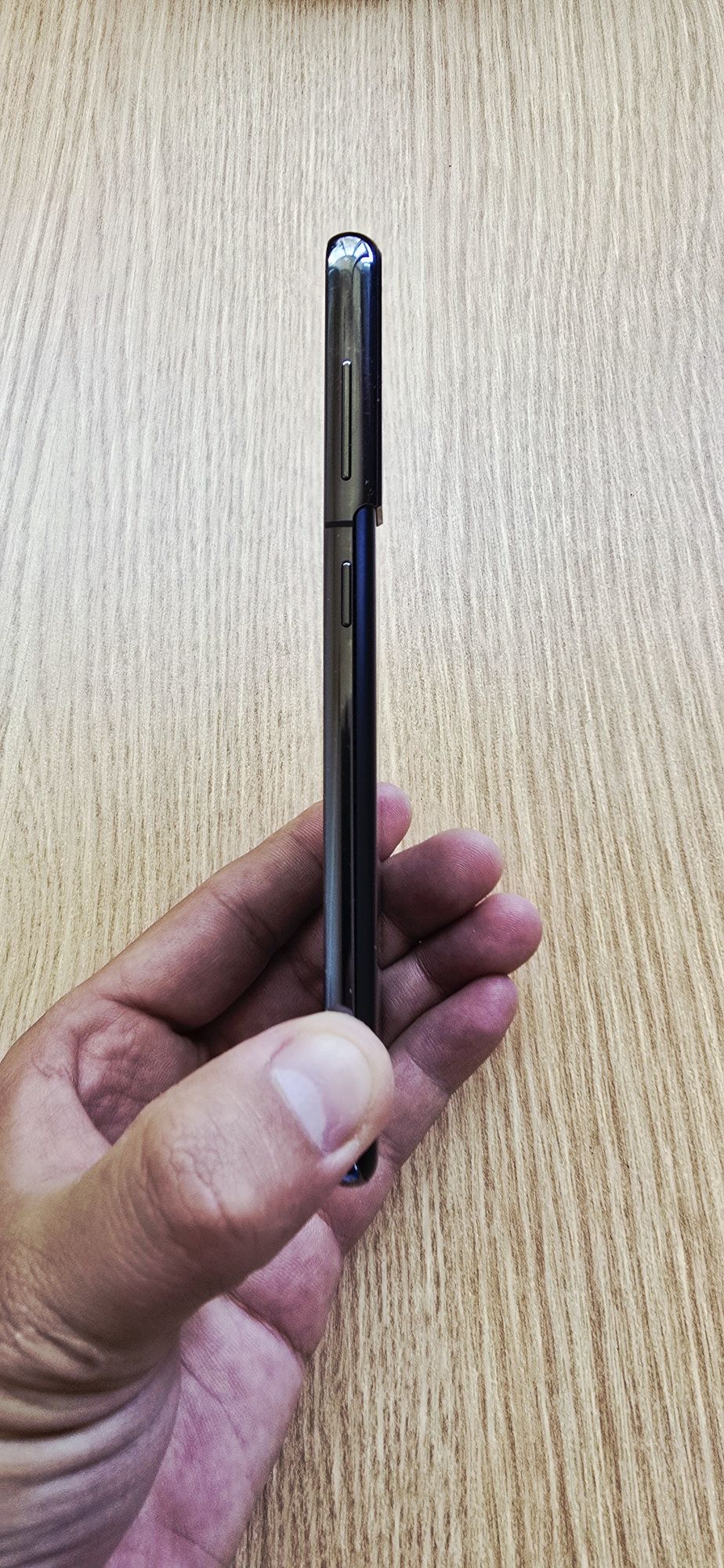 Samsung Galaxy S21 128 GB — хорошее состояние + 4 чехла в подарок