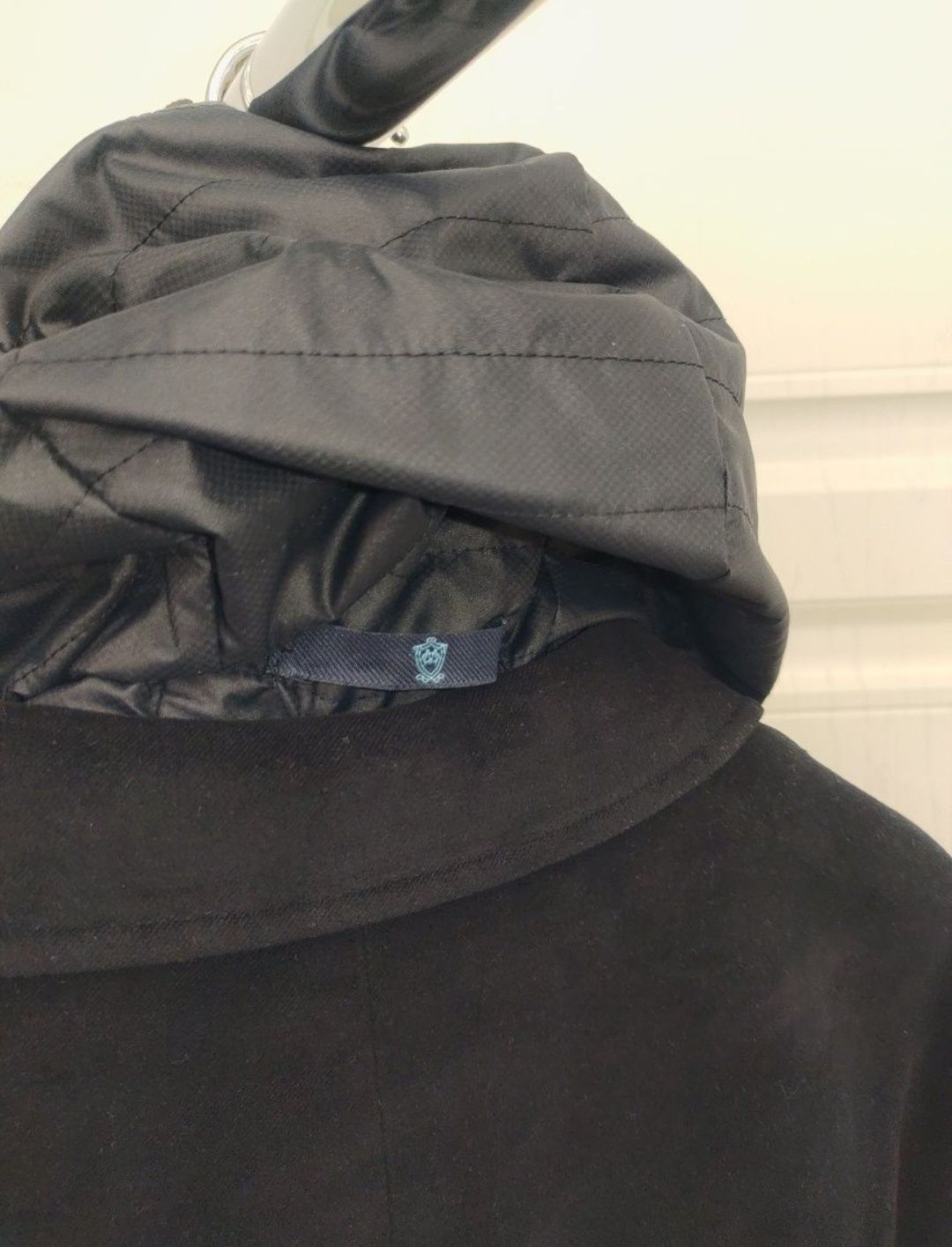 Пальто мужское Massimo Dutti из хлопка и подкладом из вискозы.