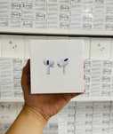 AirPods 
Полный комплект 
Молочная коробка 
3 документа
Картонная в