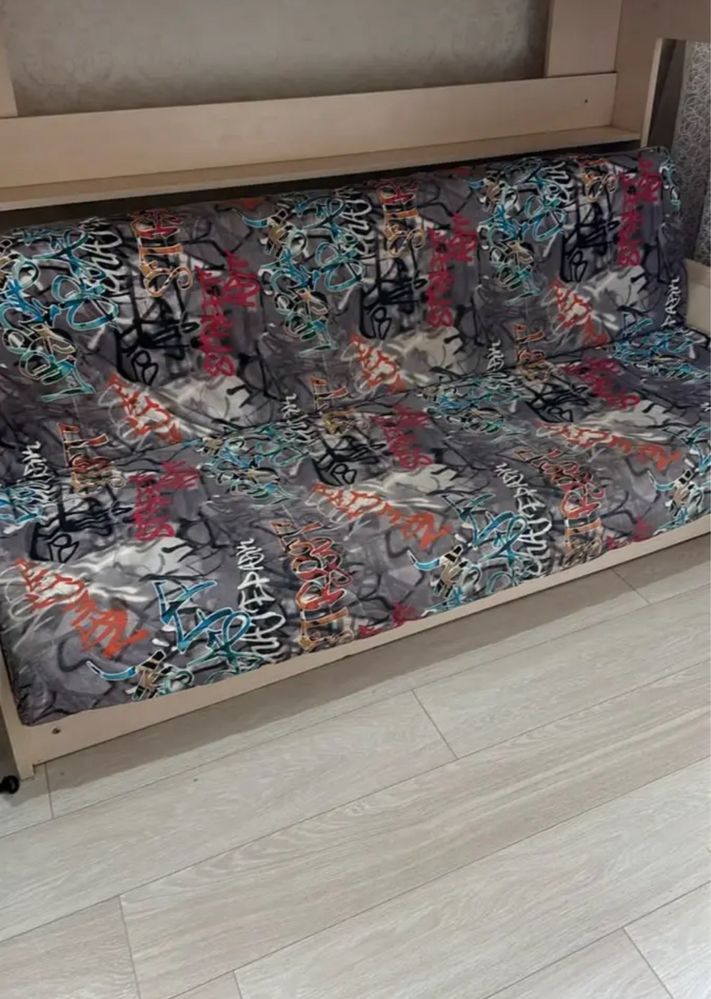 Двухъярусная кровать