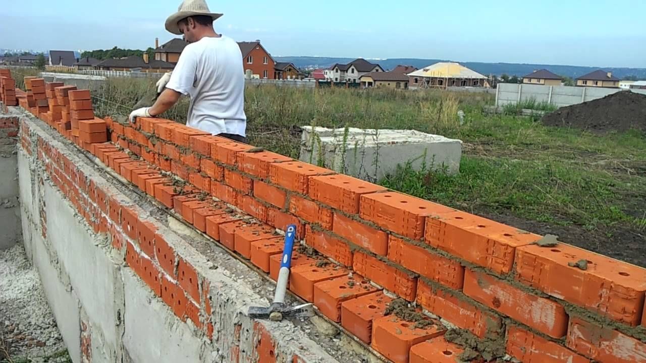 Кладка блоков...