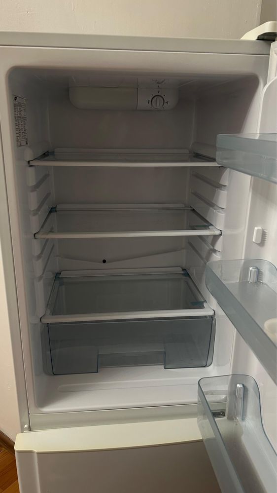 Холодильник Samsung