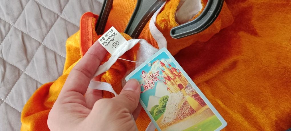 Продам костюмы заяц,спанч Боб и лис