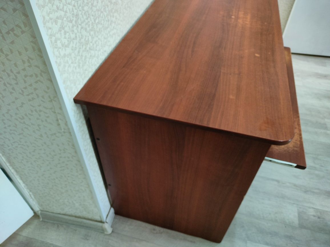 Продам письменный стол