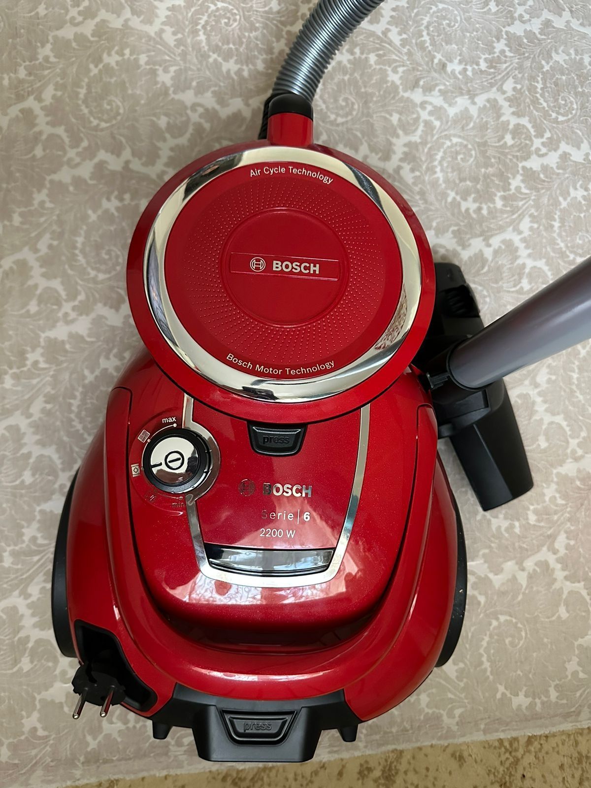 Пылесос BOSCH .очень удобный