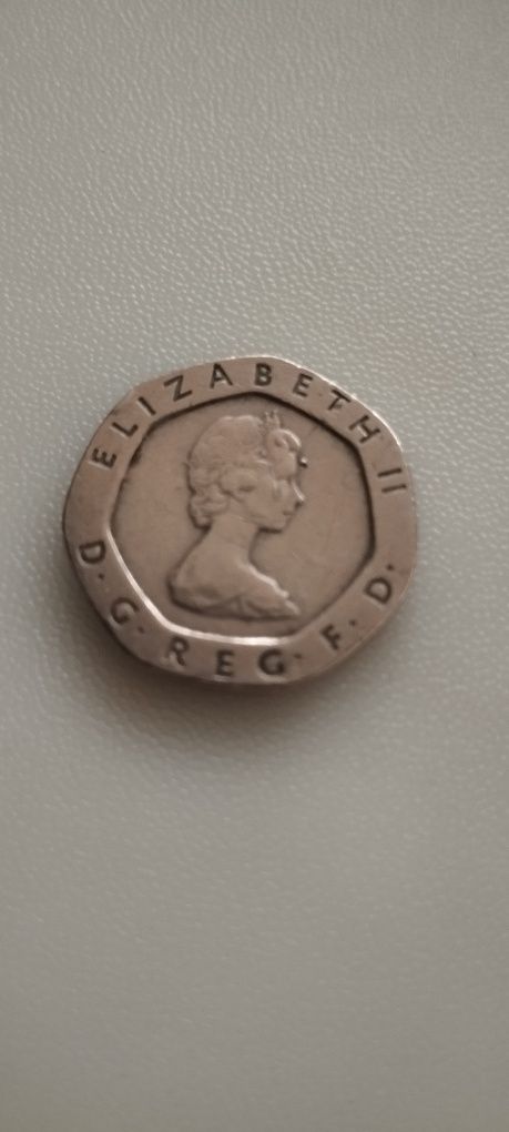 Продам монету Елизавета||