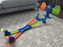 Hot wheels track