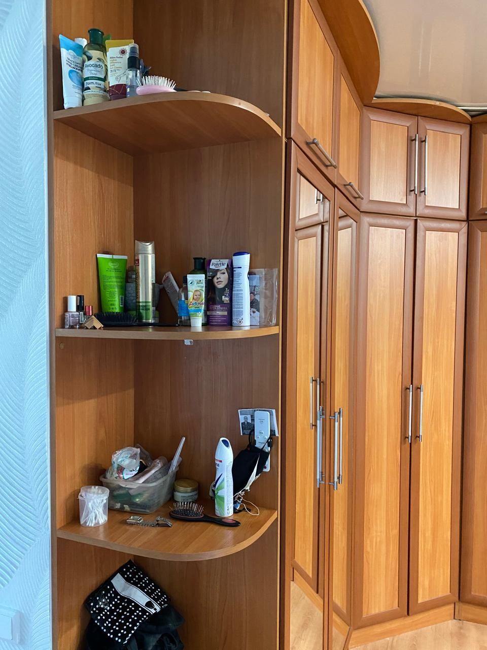 Продам  угловой шкаф