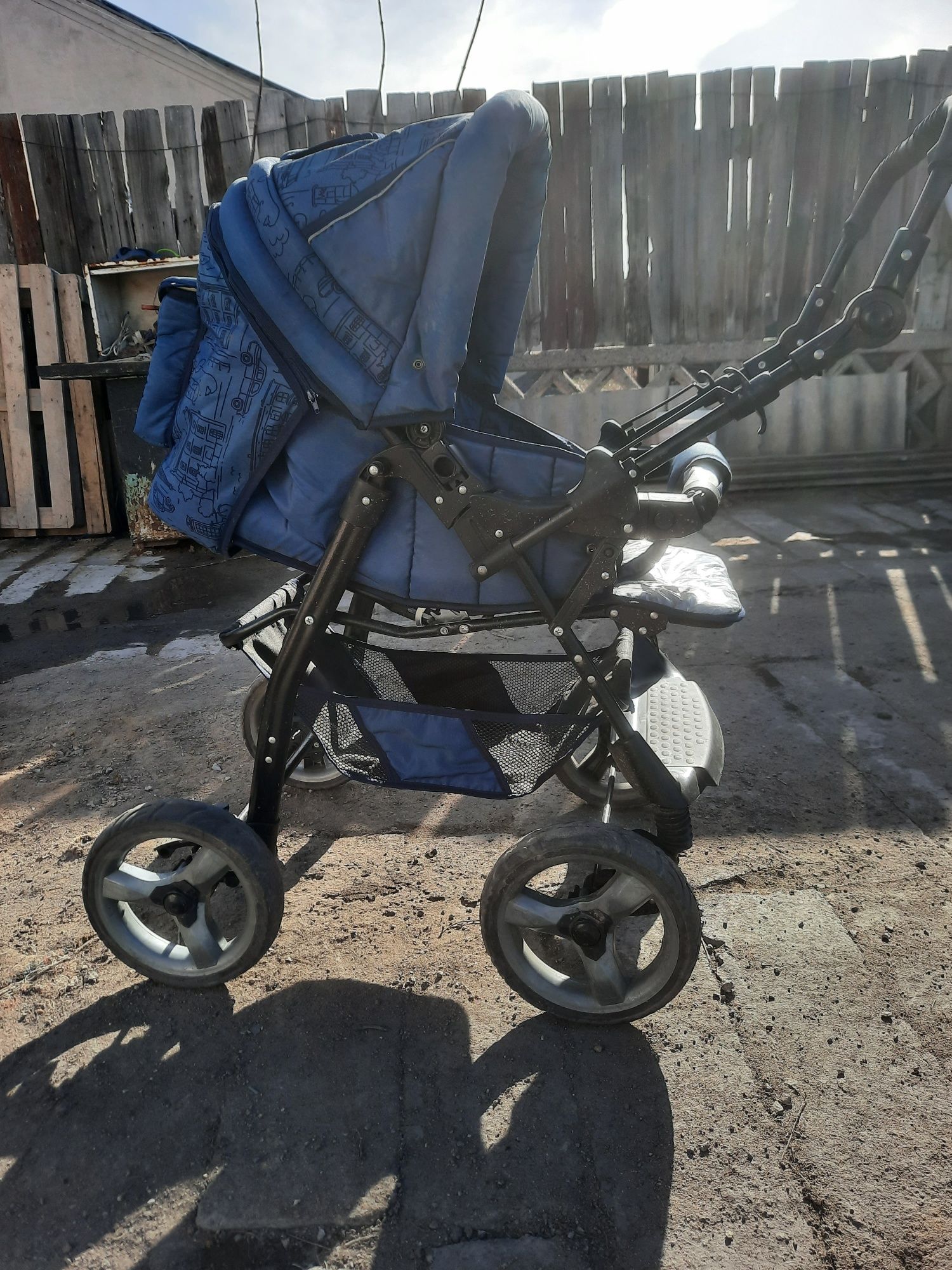 Продам детскую коляску