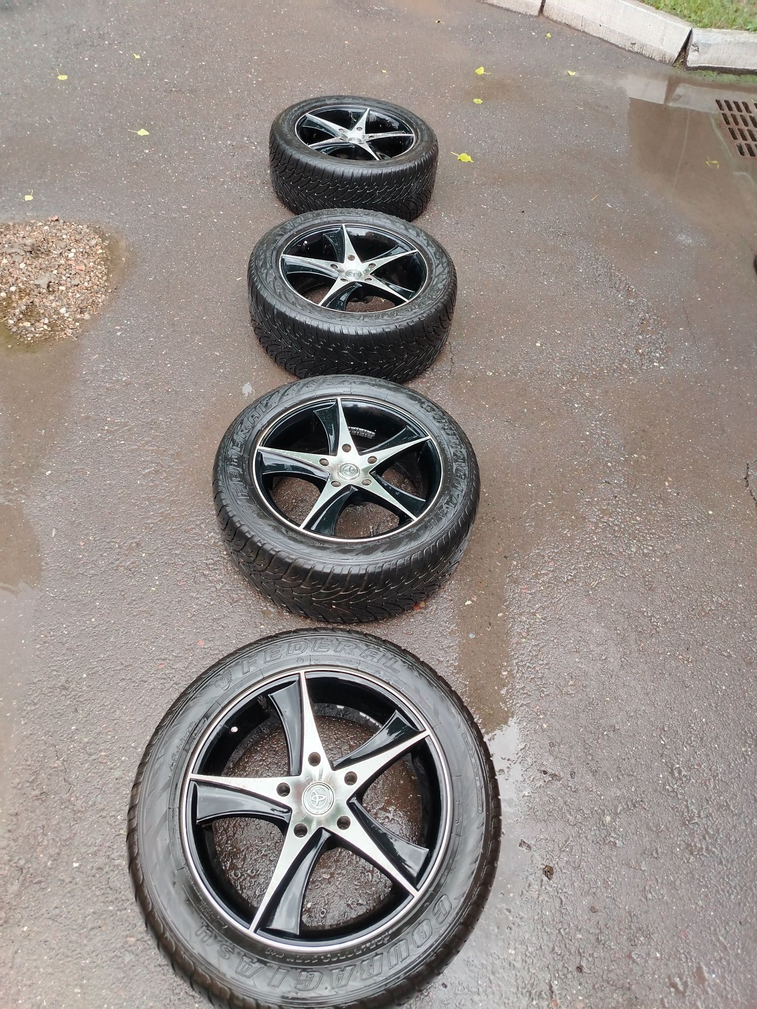 Продам летние шины с дисками 285/50 R20 состояние  небитые некрашые,