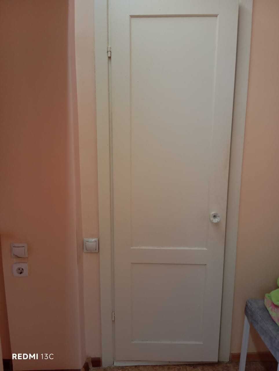 Продам межкомнатные двери (деревянные)