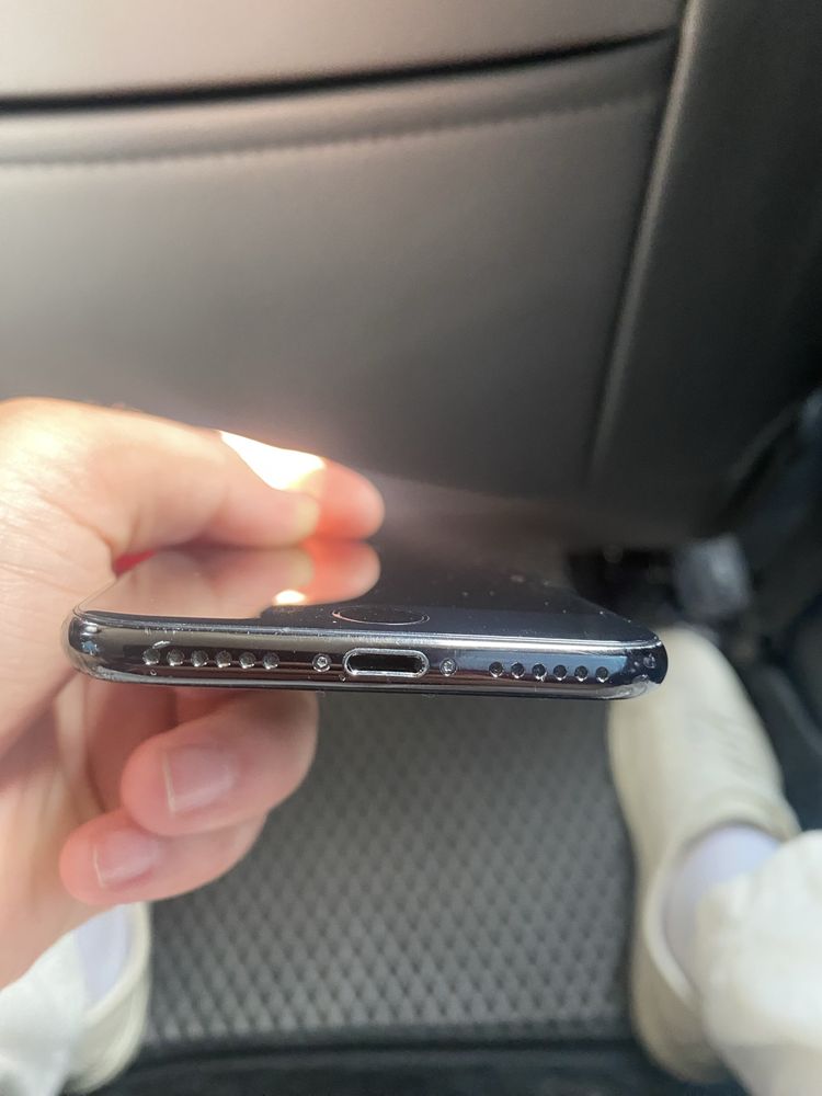 Продам iphone 7 работает хорошо,ничего не менялось,б/у